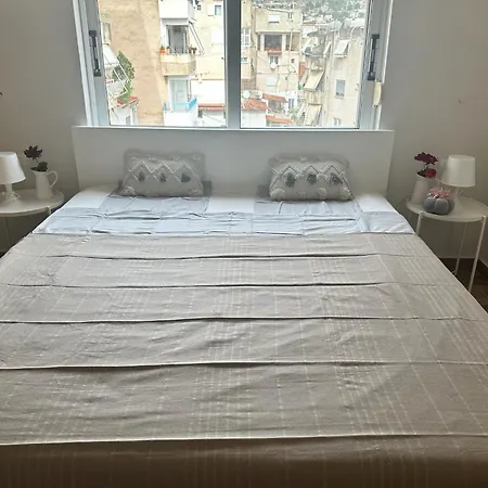 Roxy Apartment