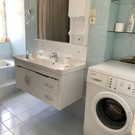 Roxy Apartment *